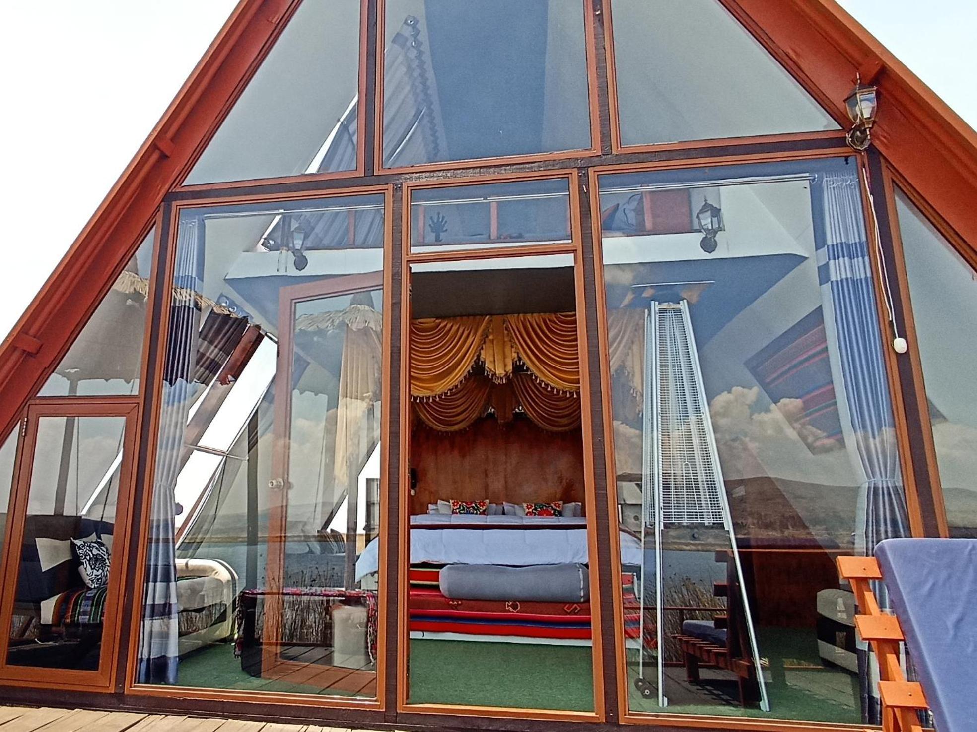 Uros Waliski Lodge Puno Exterior photo