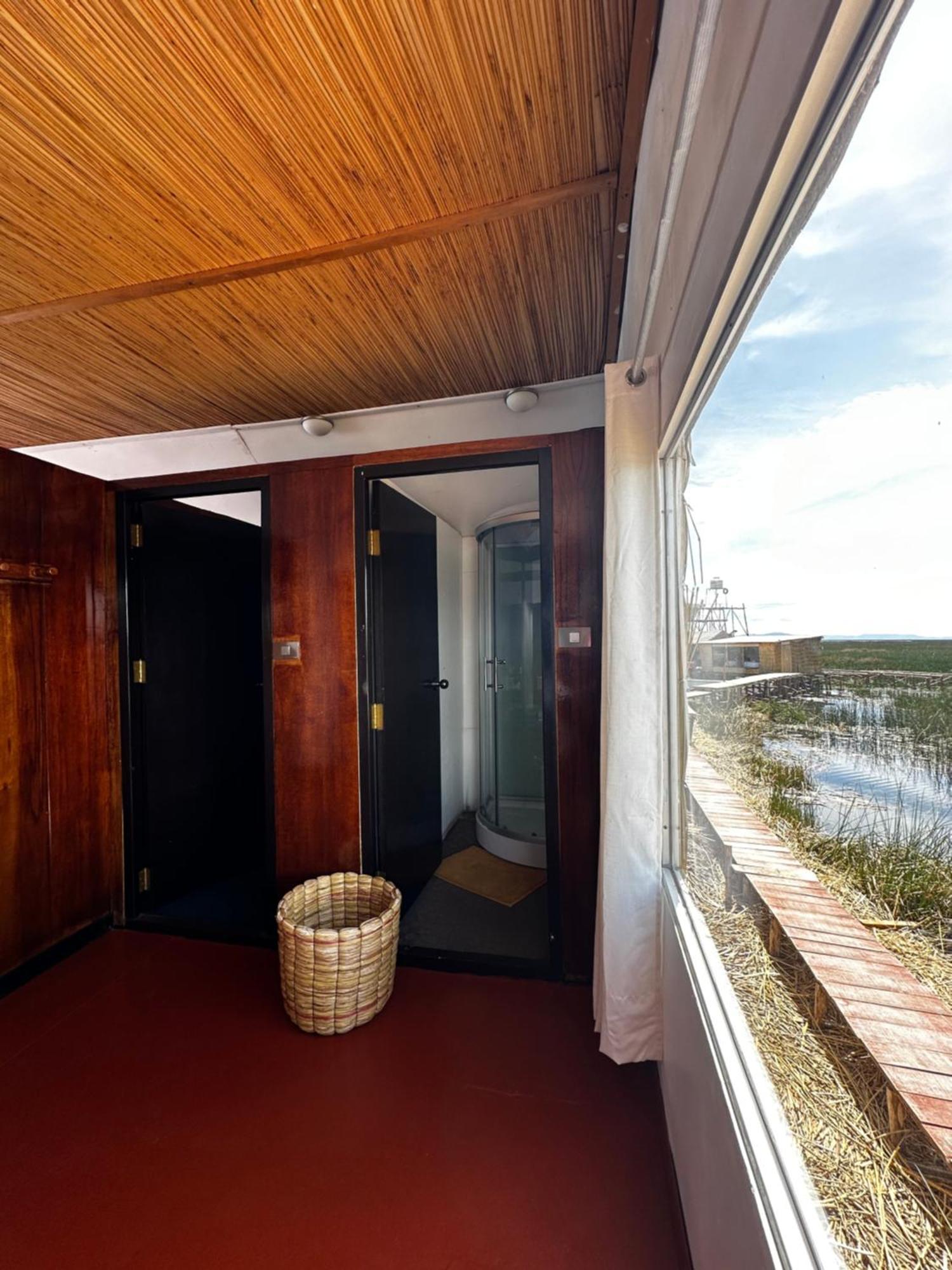 Uros Waliski Lodge Puno Exterior photo