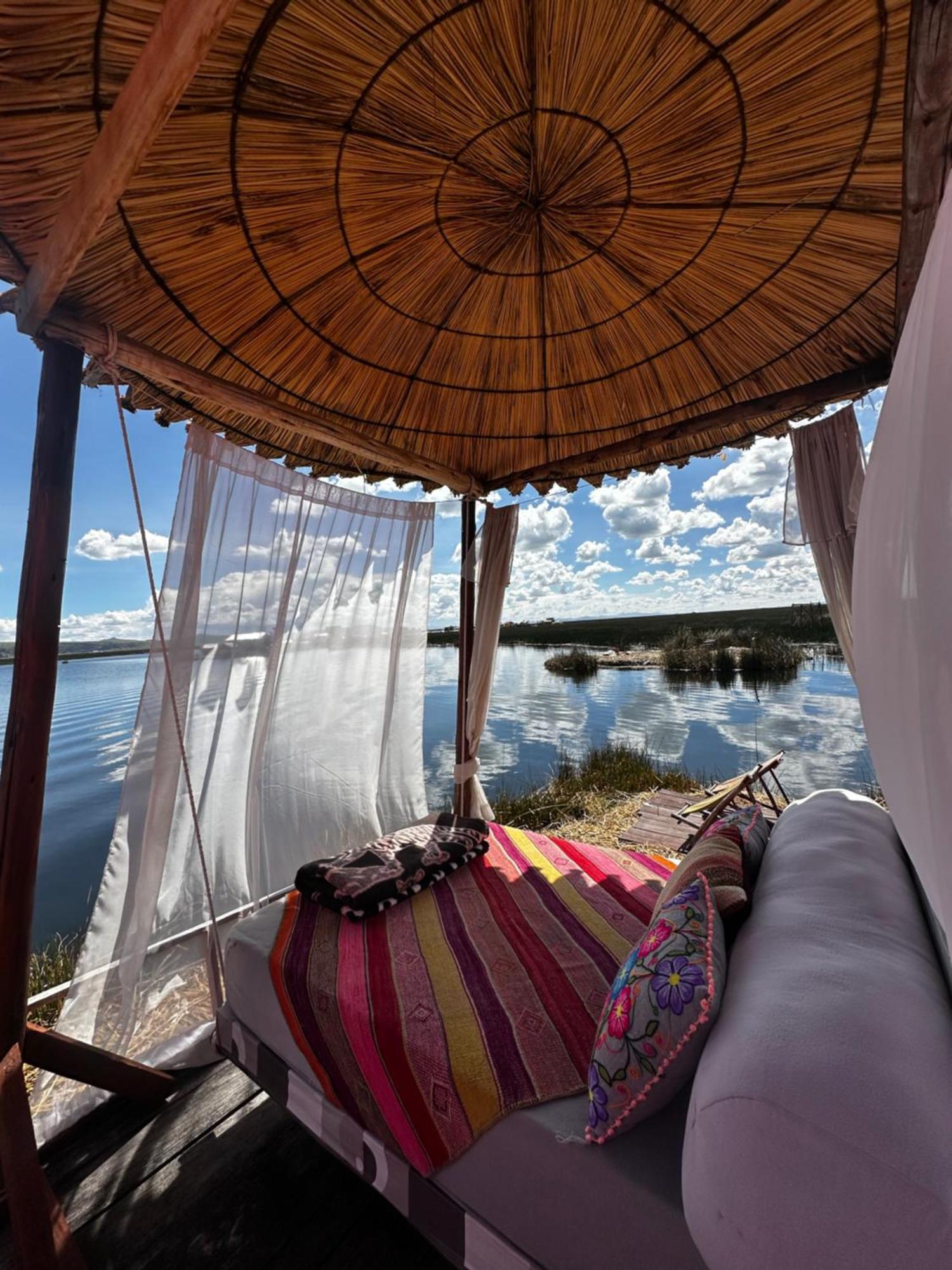 Uros Waliski Lodge Puno Exterior photo