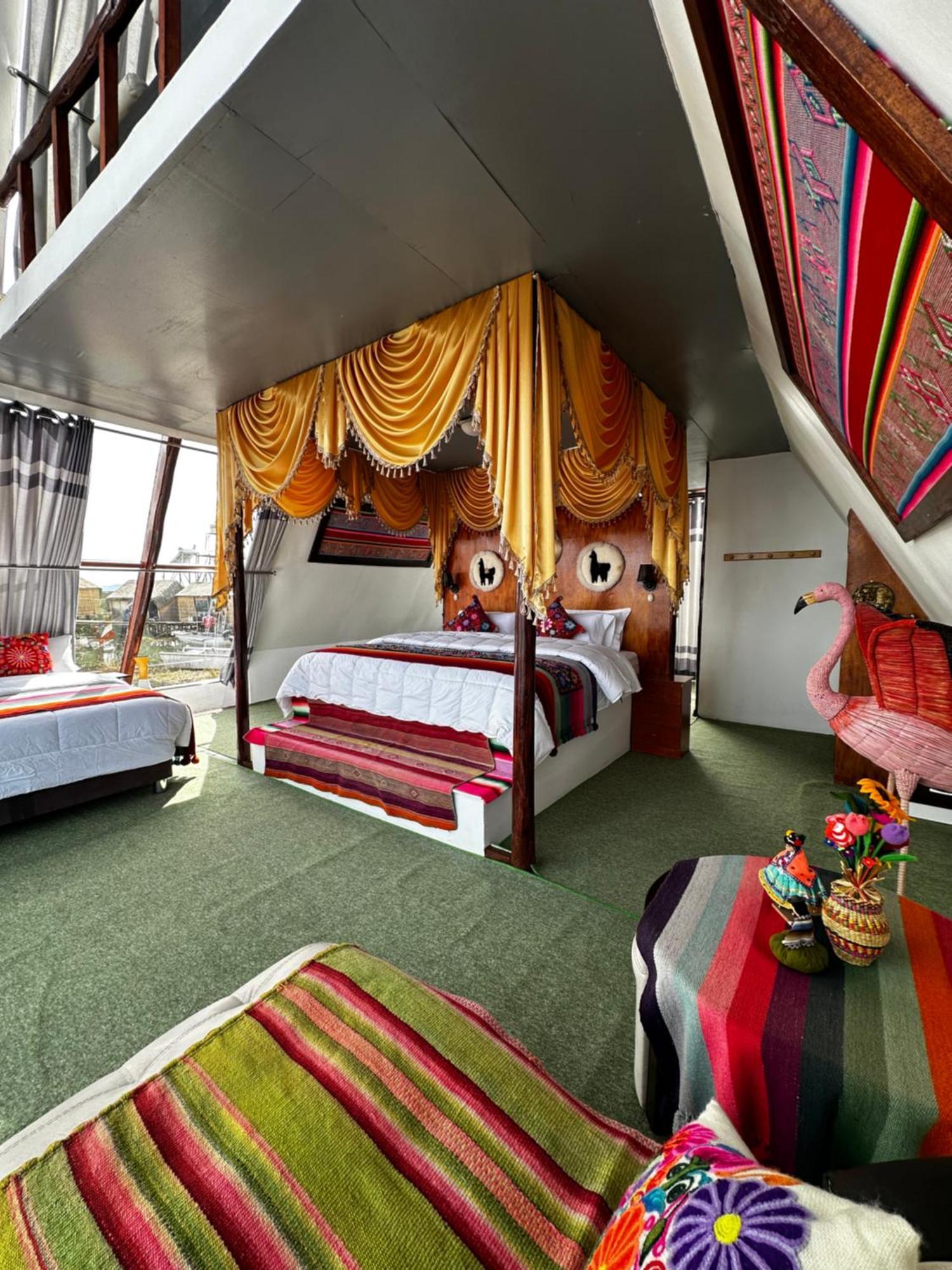 Uros Waliski Lodge Puno Exterior photo