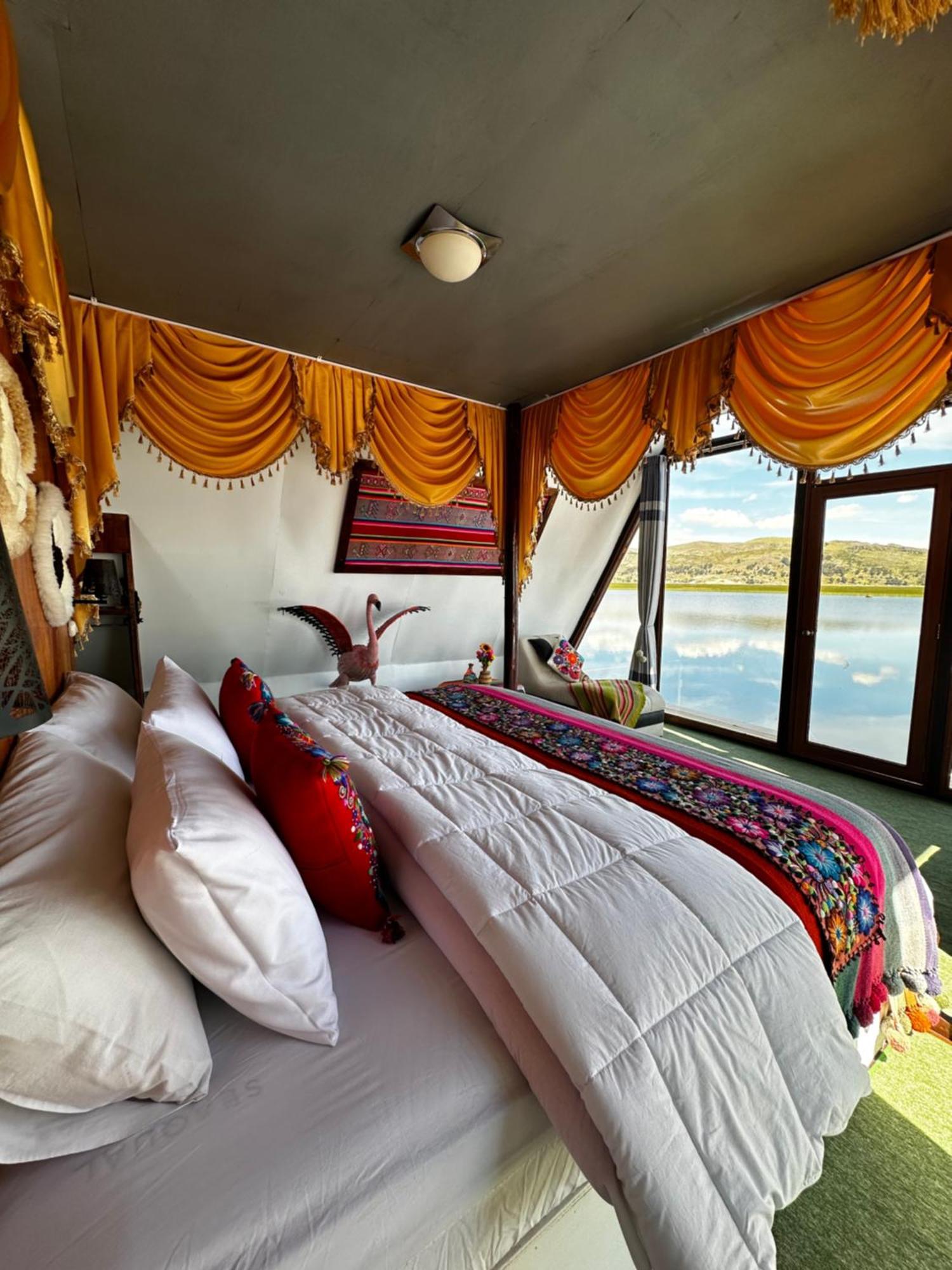 Uros Waliski Lodge Puno Exterior photo