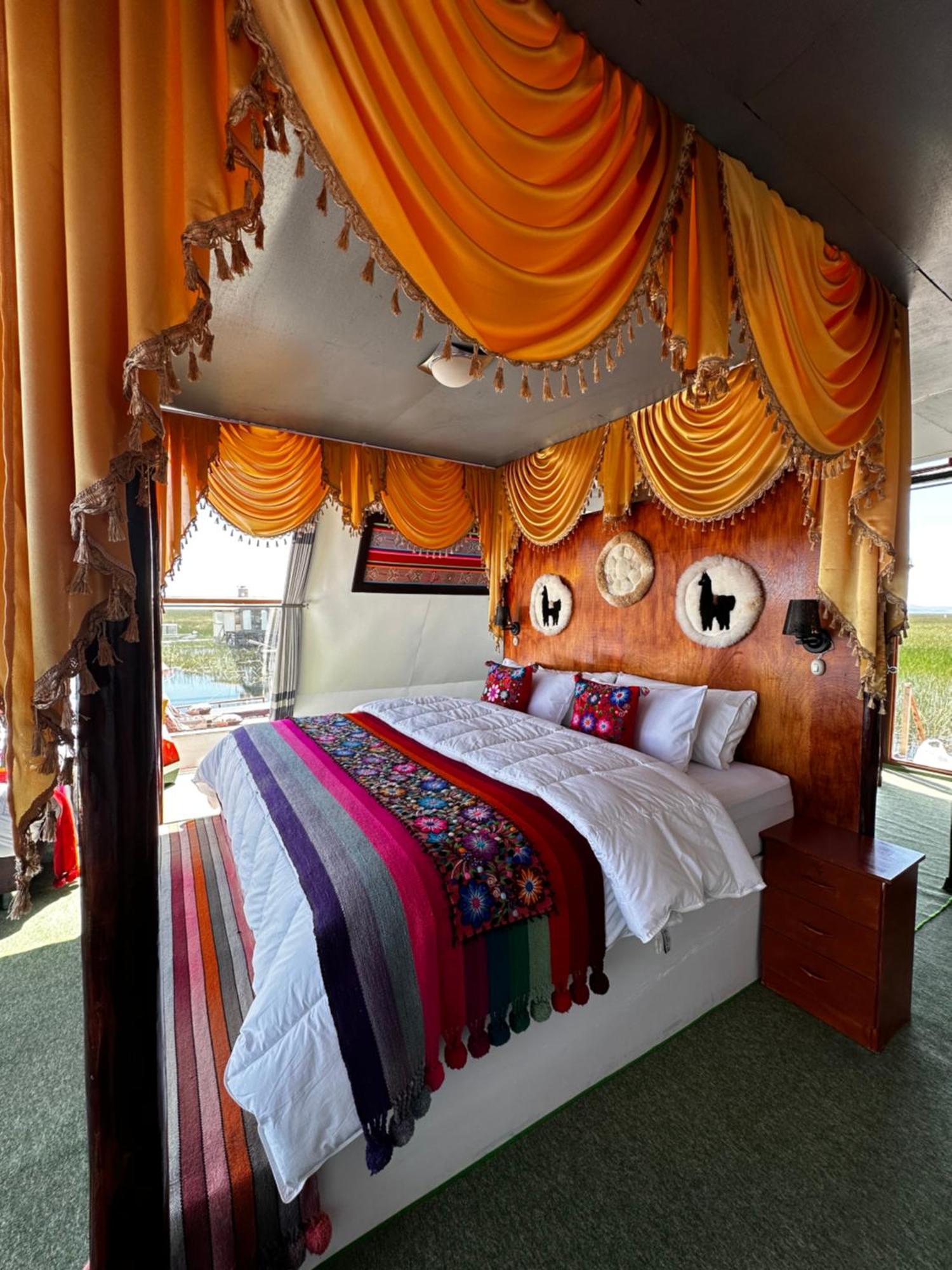 Uros Waliski Lodge Puno Exterior photo